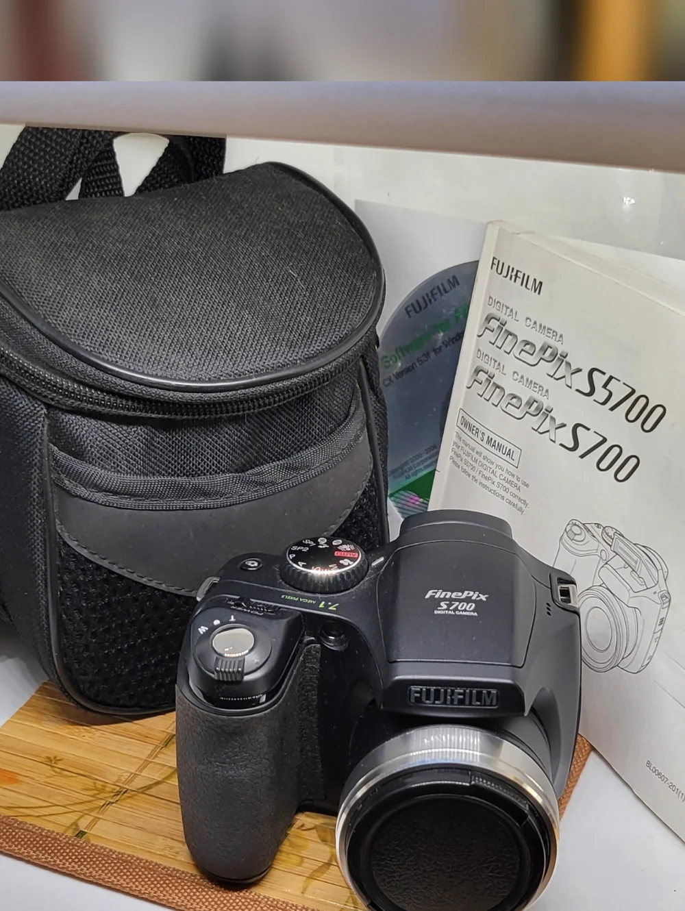 Fuji Fine pix S700 Digital Camera With Case